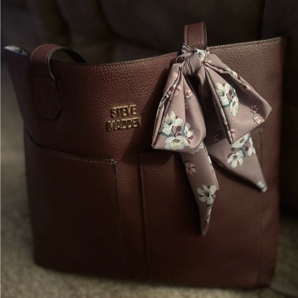 Steve Madden 2-Piece Burgundy Tote with Floral Accent - Picture 2 of 6
